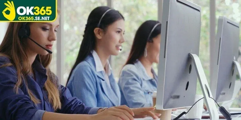 Người chơi soạn email để phản ánh sự cố trong quá trình sử dụng